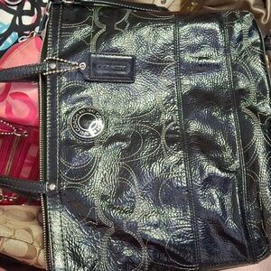 COACH MEDIUM TOTE BLACK PATENT LEATHER STITCHED DESIGN